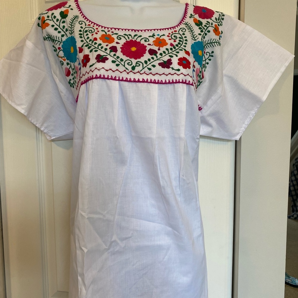 🇲🇽 NWT Traditional Mexican blouse. - Picture 6 of 16